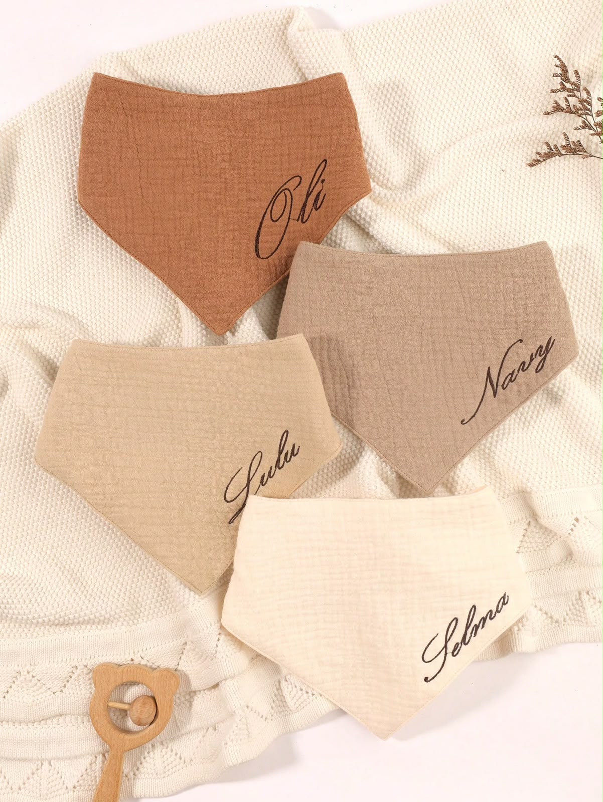 4 Peças Babadores Personalizados com Nome Bordado - lifestyle