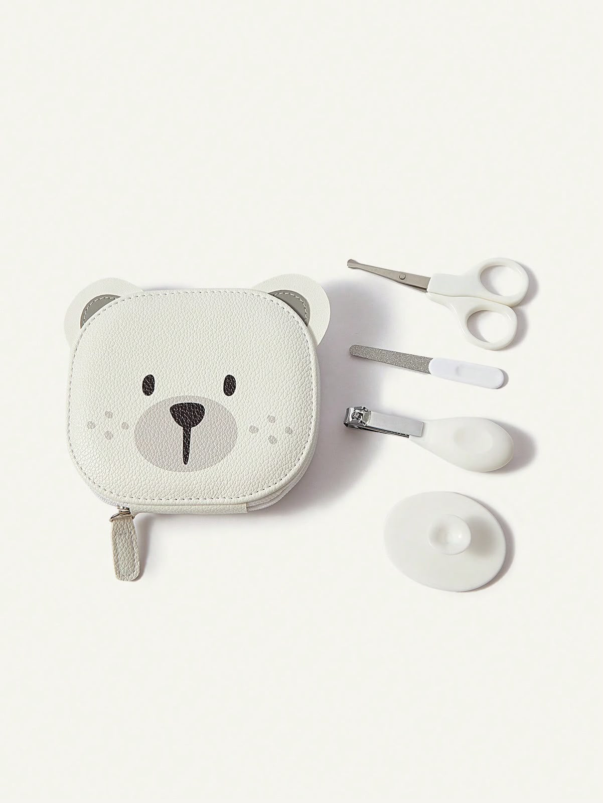 Kit de Cuidados com Unhas de Bebê em uso