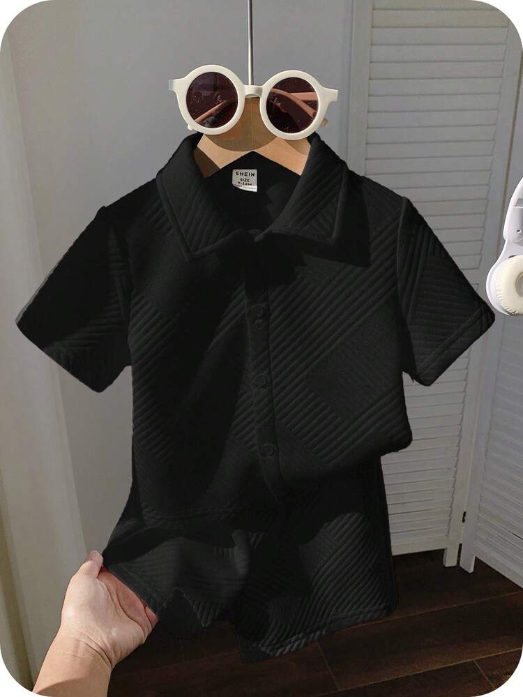 Conjunto de Gola Polo Tricotada e Short em uso