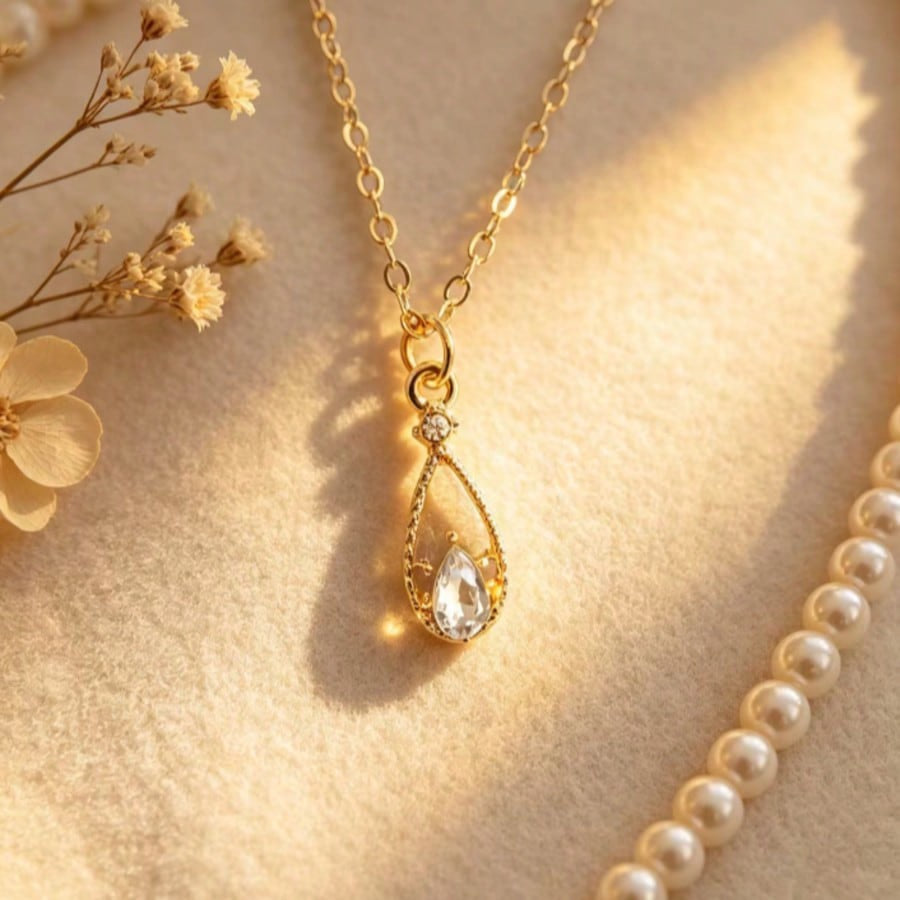 Detalhes de Colar Feminino com Pingente de Zircônia em Formato de Gota
