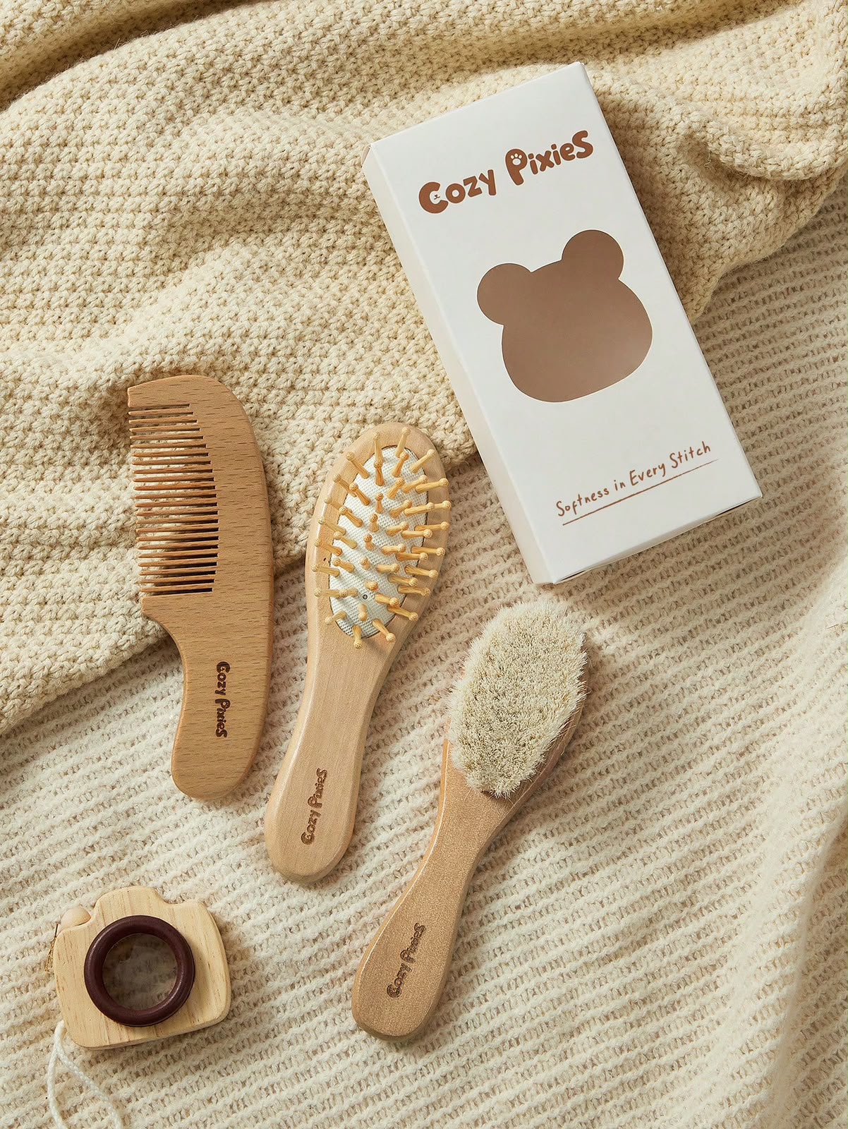 Kit de Cuidados para Bebê em Madeira em uso